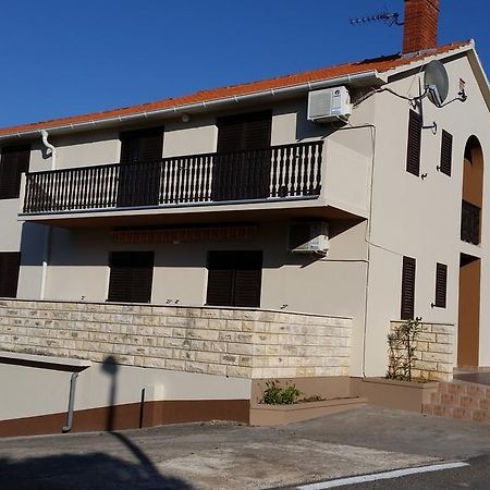 Apartments Orlic 萨利 外观 照片
